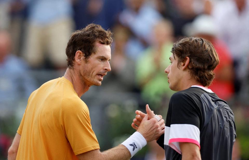 Alex De Minaur fue demasiado bueno para Andy Murray en Queen's (Action Images vía Reuters)