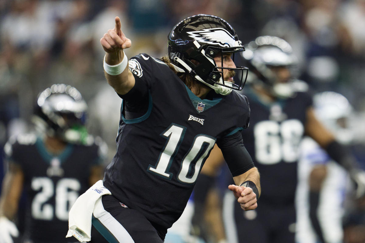 Gardner Minshew hits a wide-open DeVonta Smith for a TD as the Eagles  extend the lead vs. Cowboys