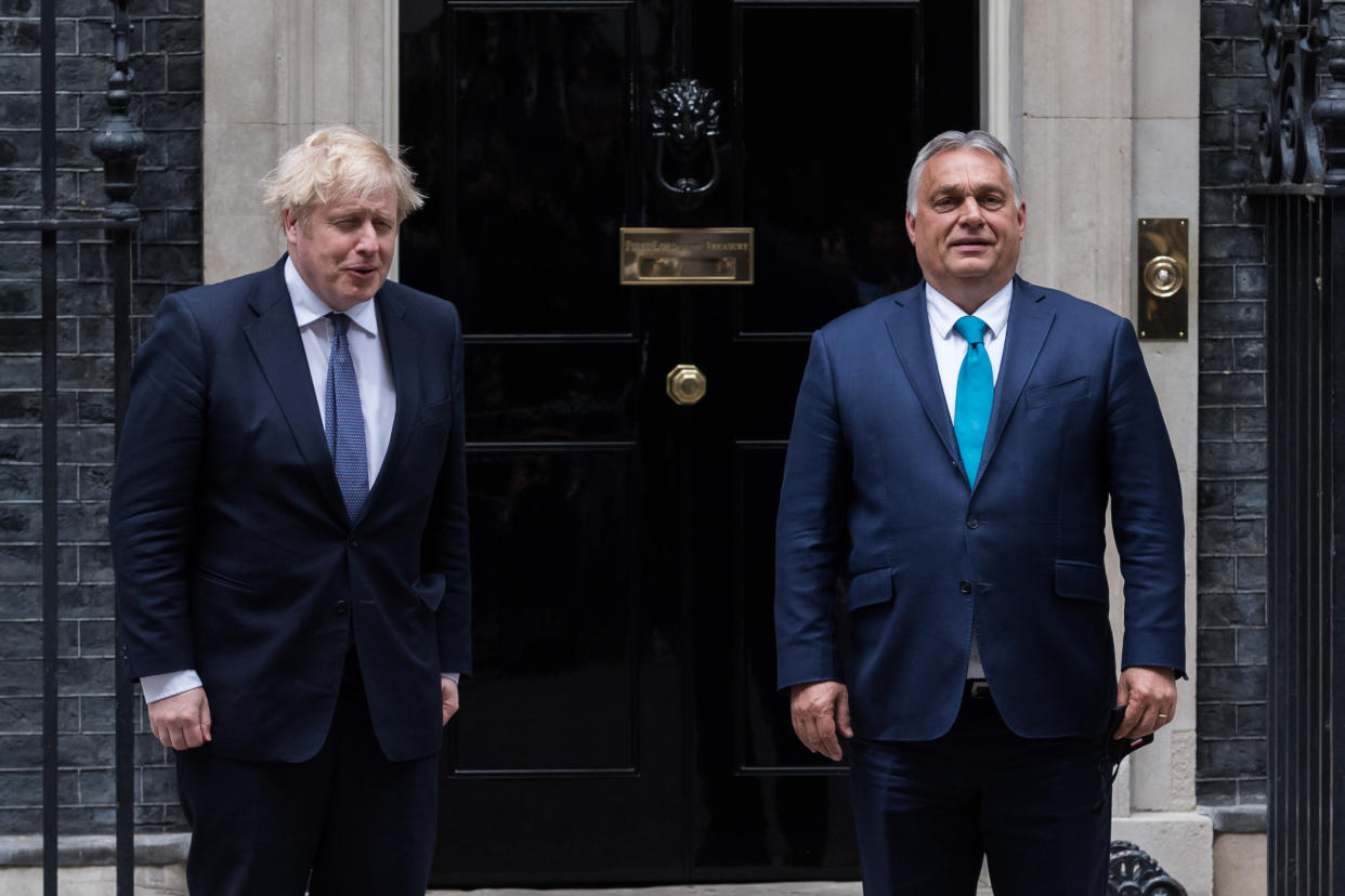 LONDON, UNITED KINGDOM - MAY 28, 2021: British Prime Minister Boris Johnson (L) welcomes Hungarian Prime Minister Viktor Orban (R) outside 10 Downing ahead of bilateral talks, on 28 May, 2021 in London, England. (Photo credit should read Wiktor Szymanowicz/Barcroft Media via Getty Images)