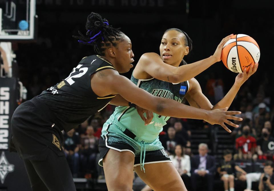 New York Liberty forward Betnijah Laney is guarded by Las Vegas point guard Chelsea Gray during their game on Aug. 17, 2023, at Michelob Ultra Arena in Las Vegas. (Photo by Ethan Miller/Getty Images)
