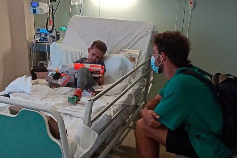 Santi Maratea y su visita a Fede cuando comenzaba su tratamiento médico en Barcelona (Foto: Instagram/@santimaratea)