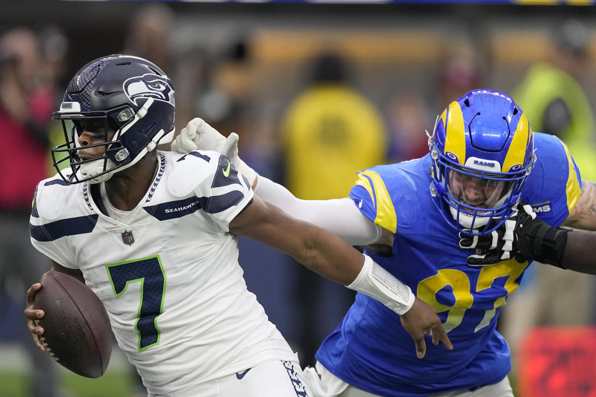 2023 Week 3 Seahawks vs. Panthers Geno Smith Throws 19-Yard Pass