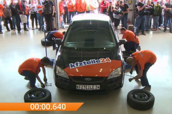 Guinness World Record for tyre changing