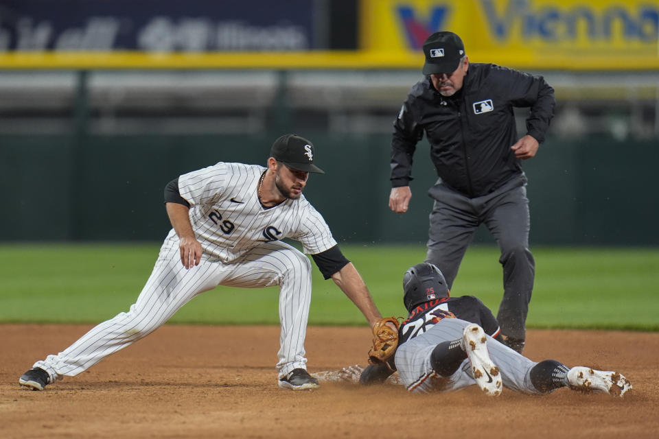 Minnesota Twins' Byron Buxton, bottom right, is caught stealing second by Chicago White Sox shortstop Paul DeJong during the seventh inning of a baseball game Tuesday, April 30, 2024, in Chicago. (AP Photo/Erin Hooley)