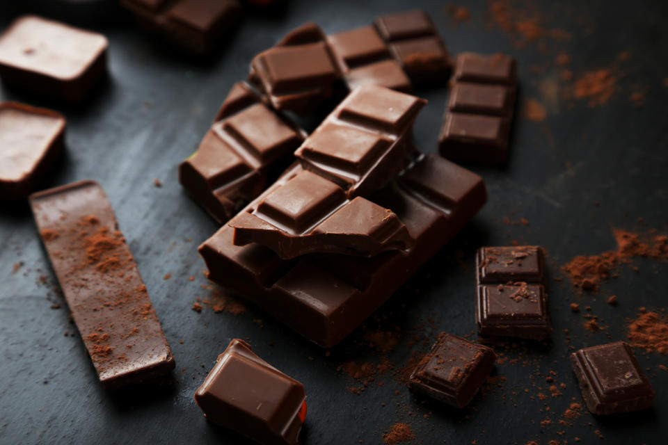 Zartbitterschokolade kann, in geringen Mengen genommen, den Cholesterinspiegel senken. (Bild: Getty Images)