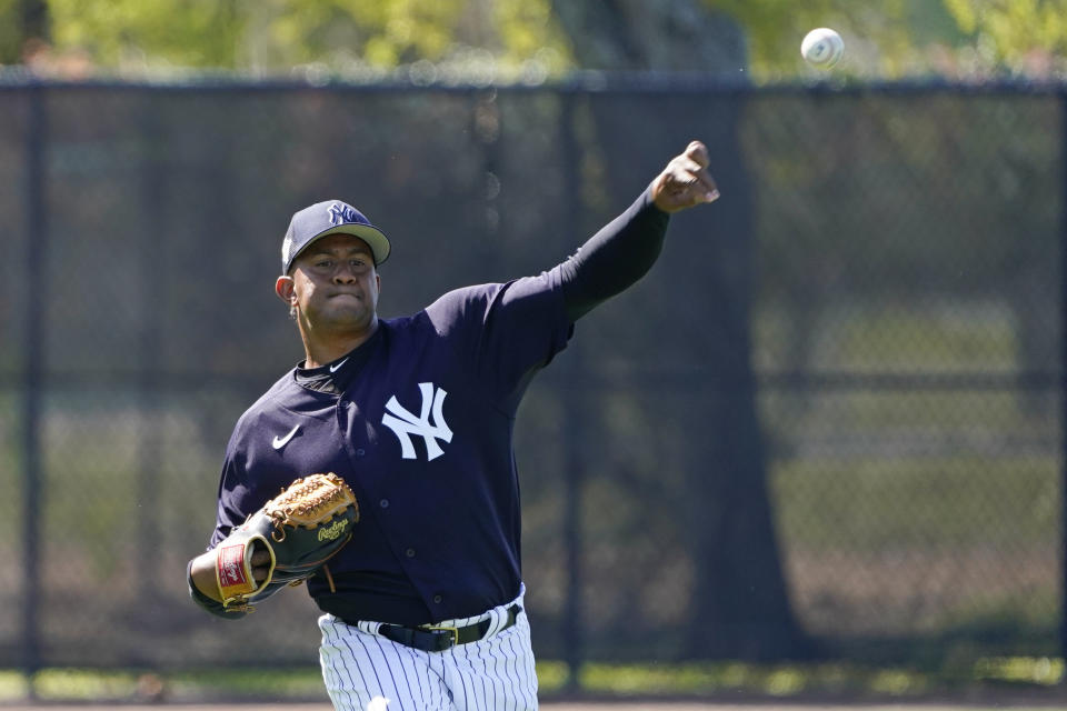 New York Yankees pitcher Wandy Peralta warms up during a spring training baseball workout, Monday, March 14, 2022, in Tampa, Fla. (AP Photo/John Raoux)