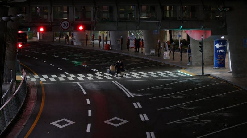 A crosswalk at Incheon International Airport - Photo: Kim Hong-Ji (Reuters)