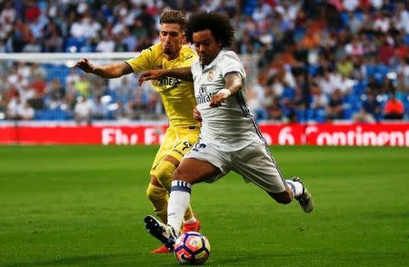 Football Soccer - Real Madrid v Villarreal - Spanish Liga Santander - Santiago Bernabeu, Madrid, Spain - 21/09/16. Real Madrid's Marcelo and Villarreal's Samuel Castillejo in action. REUTERS/Sergio Perez