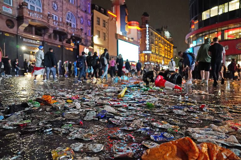 Tras el paso de los hinchas británicos por la final entre Inglaterra e Italia, así quedó Leicester Square