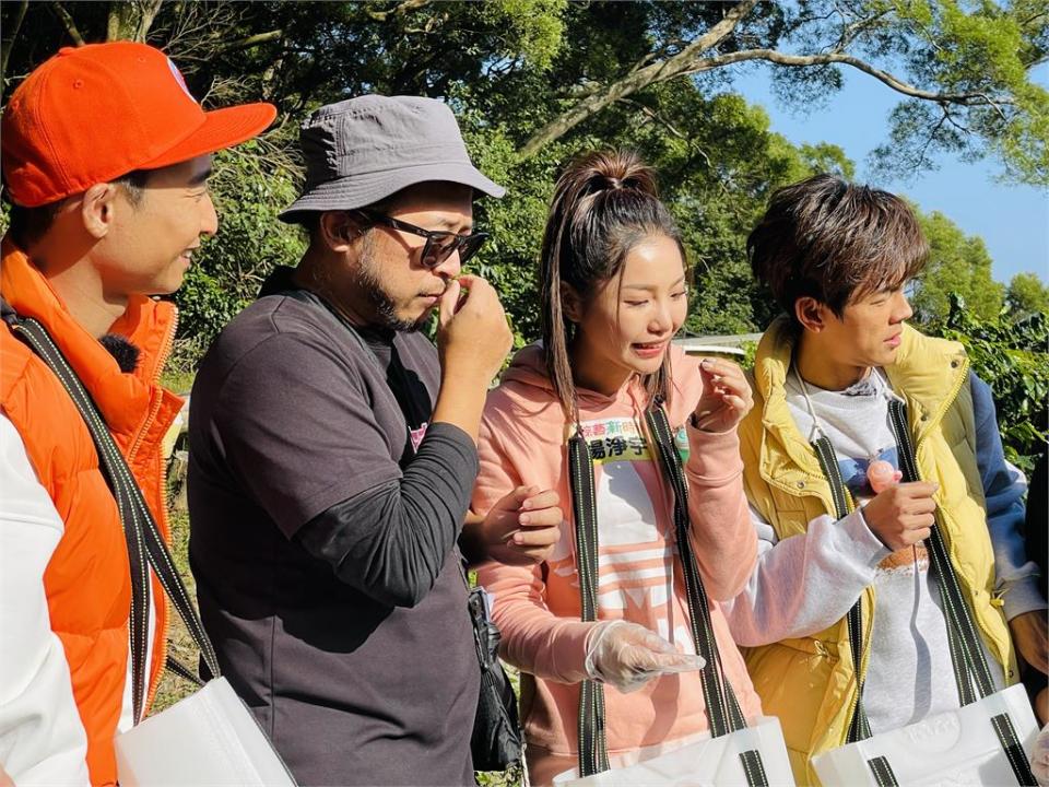 樂天女孩籃籃「1條浴巾」泡湯！險吃麝香貓黃金「五官崩壞」慘樣認不出