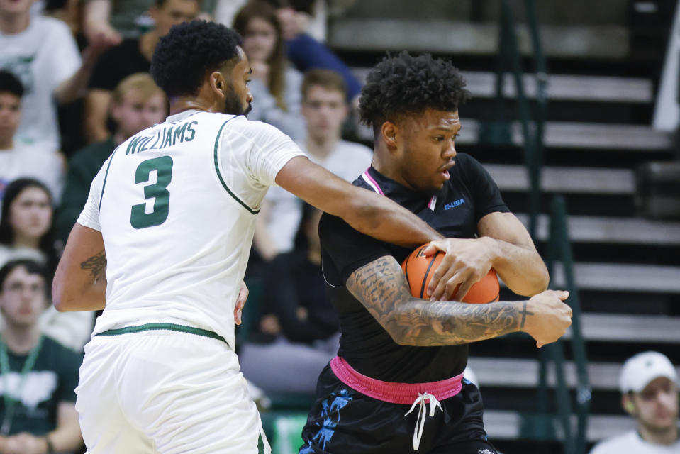 Florida Atlantic guard Alijah Martin, right, strips the ball from Charlotte guard Brice Williams (3) during the first half of an NCAA college basketball game in Charlotte, N.C., Saturday, Feb. 4, 2023. (AP Photo/Nell Redmond)