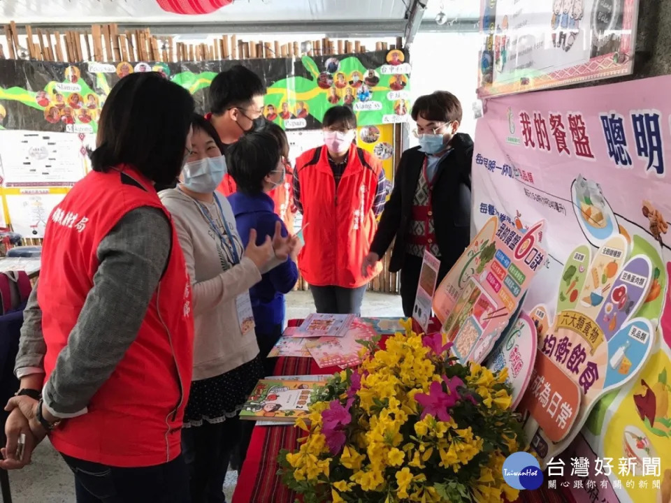 中華民國營養師公會全國聯合會評審委員一同至「眉原文化健康站」現場實地訪查。