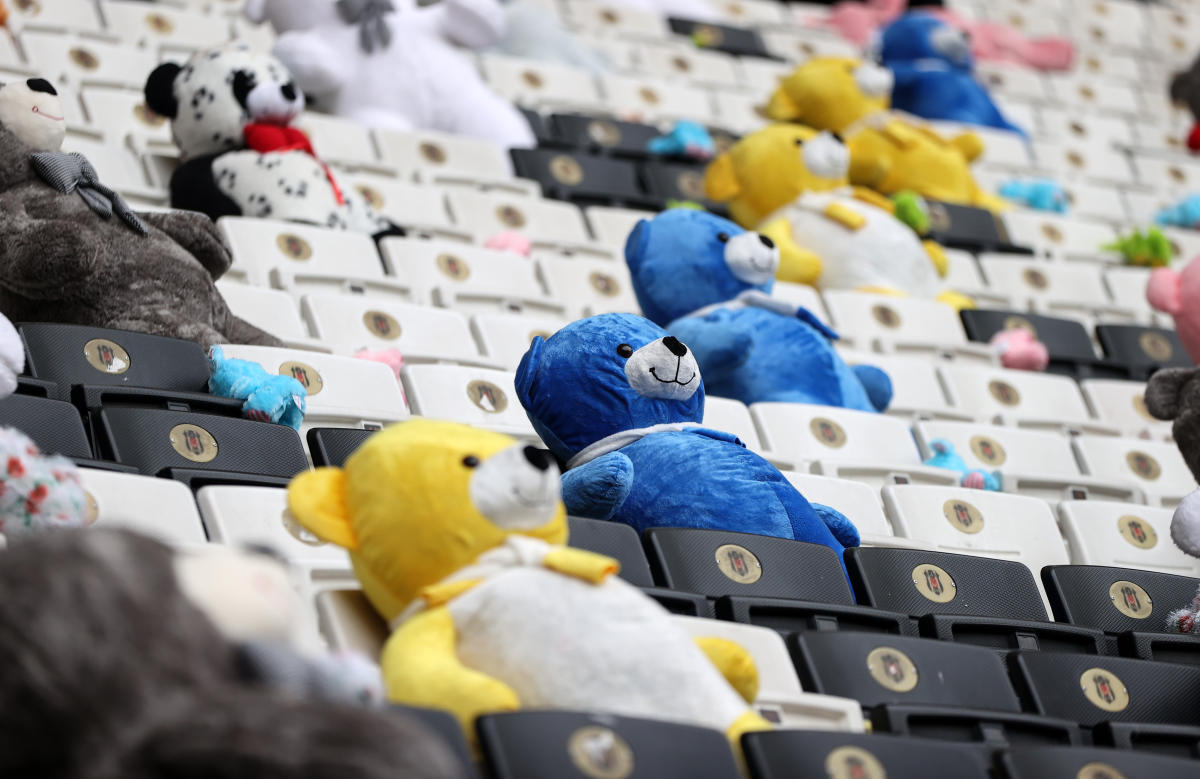 Besiktas vs Antalyaspor delayed as fans throw thousands of toys on