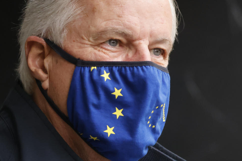 EU chief negotiator Michel Barnier wearing a mask because of the novel coronavirus pandemic walks to a conference centre to continue negotiations on a trade deal between the EU and the UK in London on November 9, 2020. - The European Union and Britain said major divergences remain but that post-Brexit negotiations would continue this week to clinch a trade deal in the scant time left. (Photo by Tolga Akmen / AFP) (Photo by TOLGA AKMEN/AFP via Getty Images)