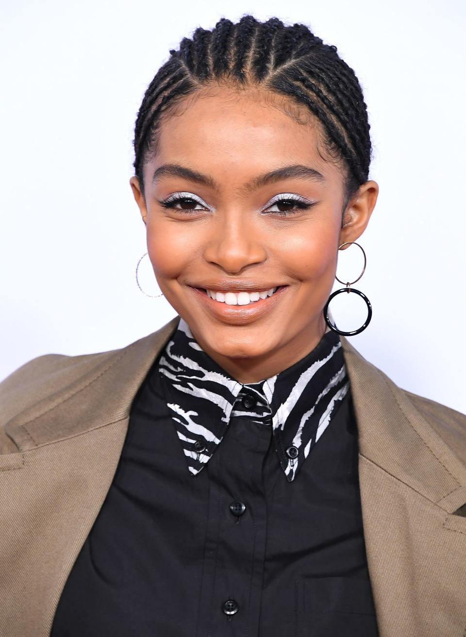 For the AMAs 2017, Yara pulled her hair back in a low bun, and cornrows. While her neutral lip kept her look low-key, the silver eyeshadow added a little something extra glam.