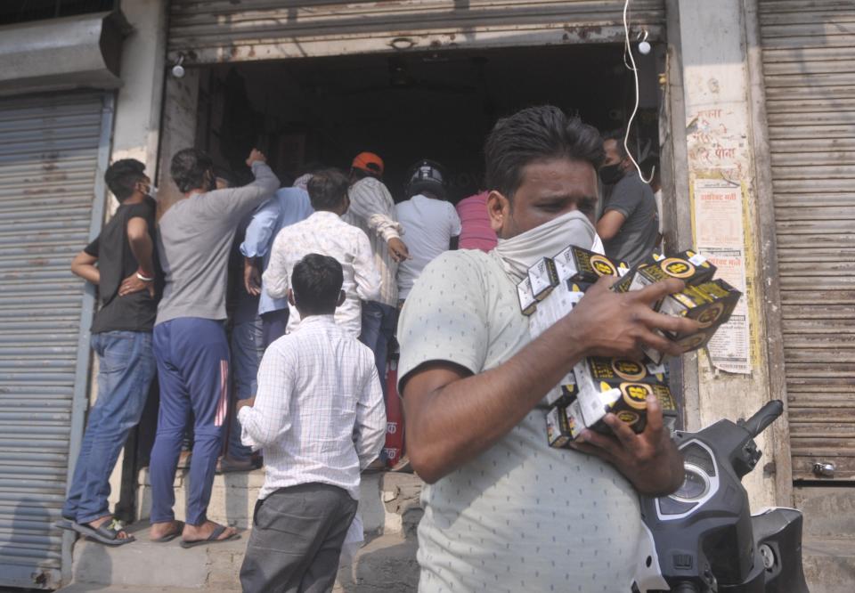 BARABANKI, INDIA - MAY 12: A rush of people looking to purchase alcohol at an overcrowded liquor vend  on May 12, 2021 in Barabanki, India.  (Photo by Deepak Gupta/Hindustan Times via Getty Images)