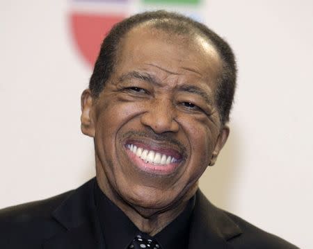 Singer Ben E. King poses backstage at the 11th annual Latin Grammy Awards in Las Vegas, Nevada in this November 11, 2010 file photo. REUTERS/Steve Marcus/Files