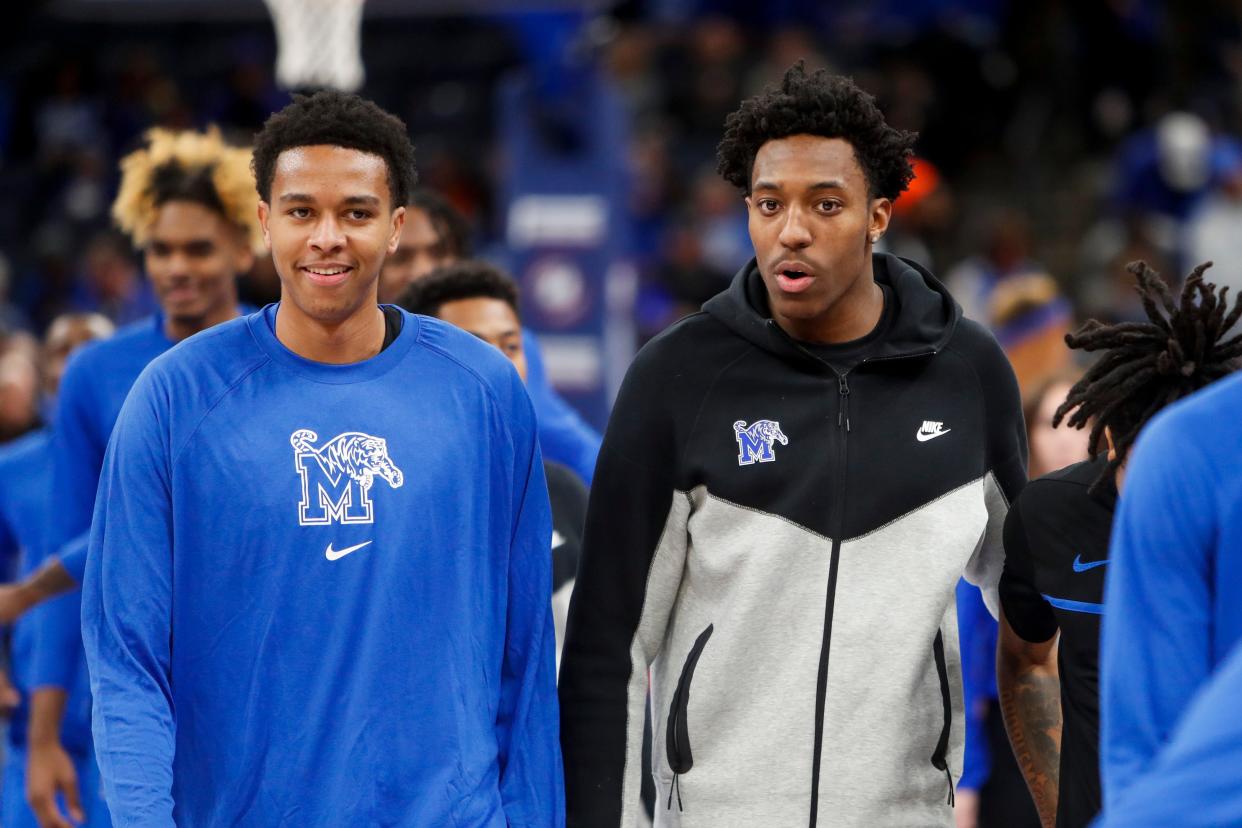 Memphis' Ashton Hardaway (4) and midseason transfer Nae’Qwan Tomlin speak before the start of the game between the University of Virginia and University of Memphis at FedExForum in Memphis, Tenn., on Tuesday, December 19, 2023.