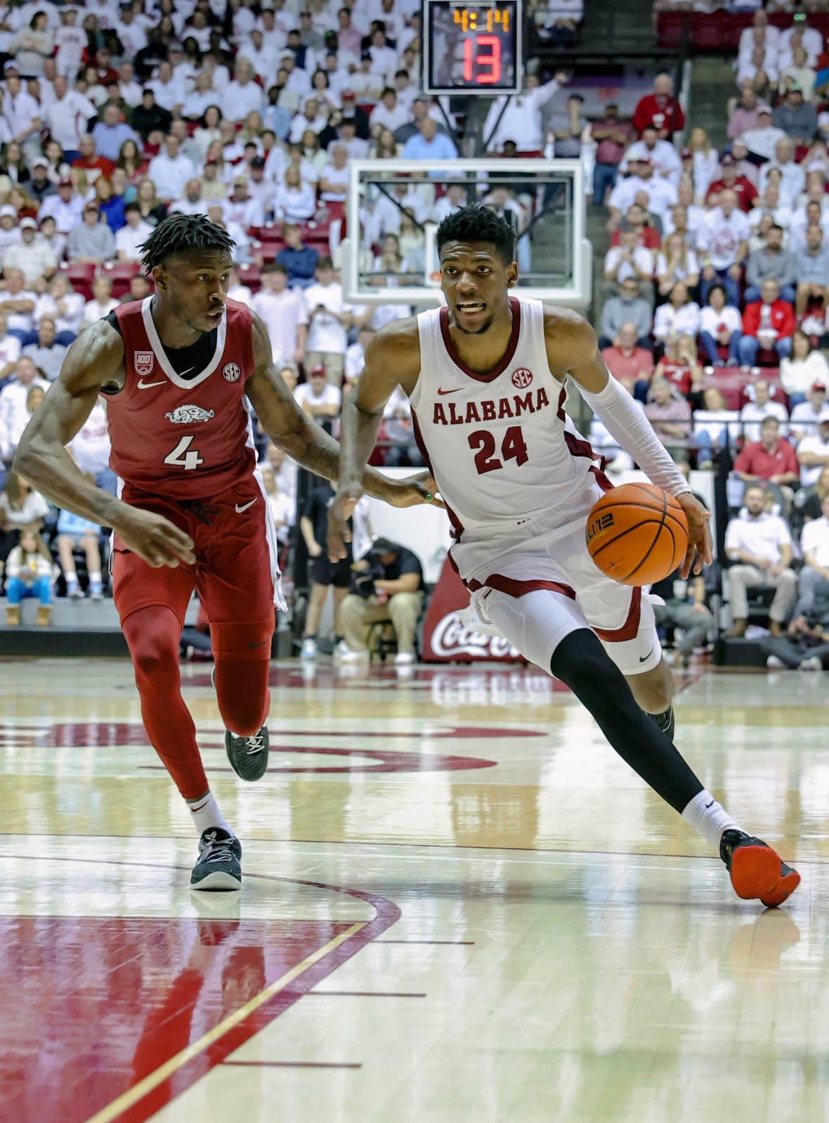 Brandon Miller #24 of the Alabama Crimson Tide drives to the basket against Davonte Davis #4 of the Arkansas Razorbacks during the second half of the game at Coleman Coliseum on February 25, 2023 in Tuscaloosa, Alabama. (Photo by Brandon Sumrall/Getty Images)