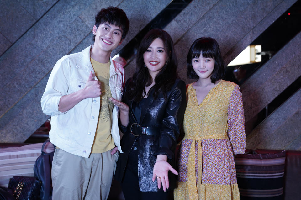 ▲A-Lin歌聲迷倒小粉絲范少勳 (左)，王淨 (右) 則開心受邀當演唱會嘉賓。                      