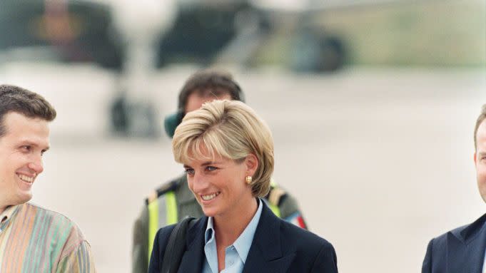 princess diana at sarajevo airport