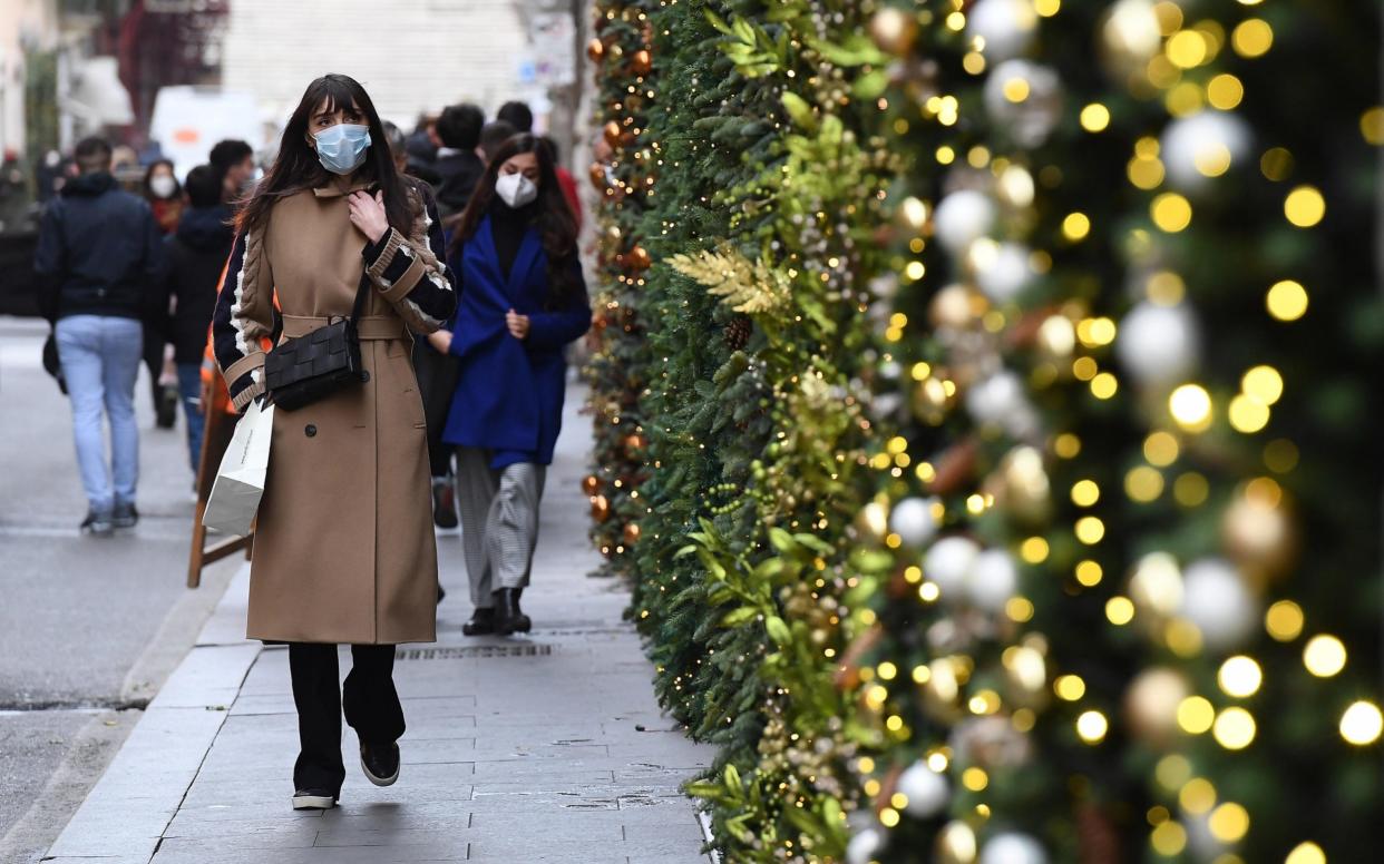 Shoppers in Rome wear masks on the street - ETTORE FERRARI/EPA-EFE/Shutterstock /Shutterstock