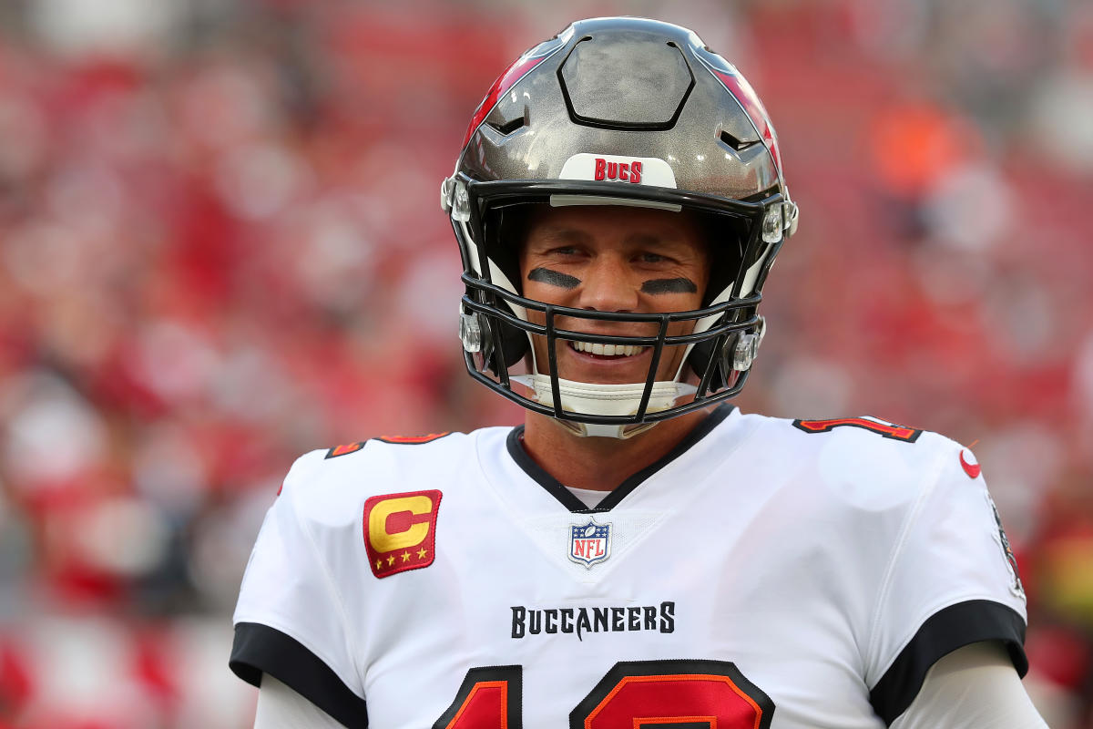 Brady out to extend stunning Bills record in Bucs blockbuster