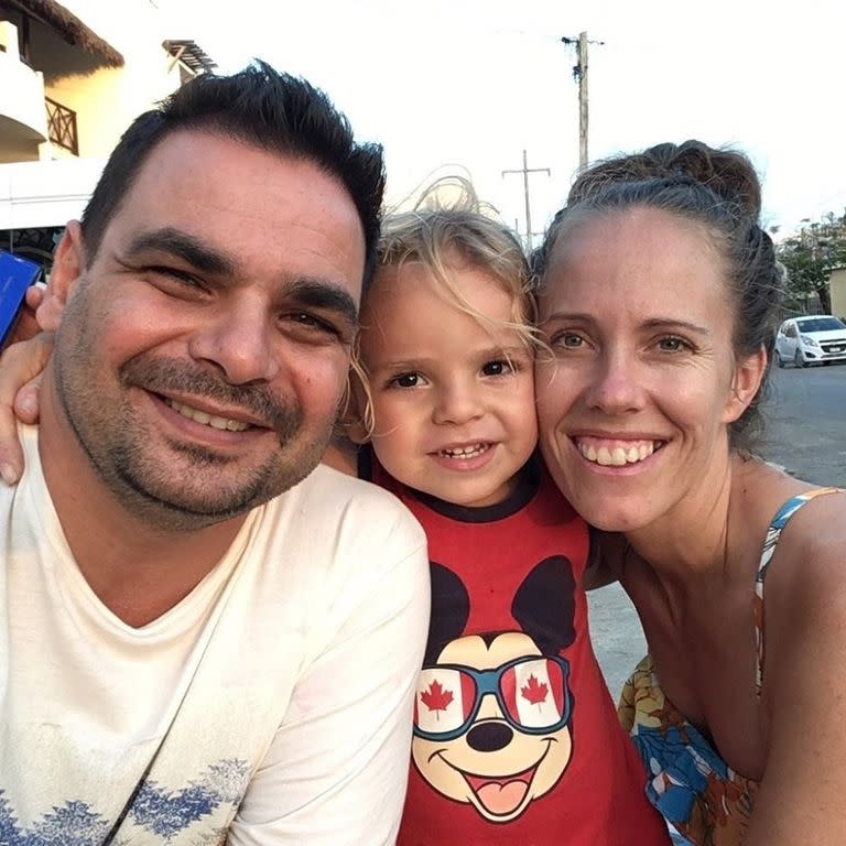 Chelo junto a su pareja Brandie y su hijo Luca