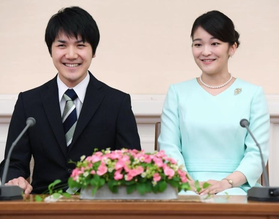 與日本皇室秋篠宮夫婦長女真子（右）去年底結婚的小室圭（左）第3度挑戰美國紐約州律師考試，終於考上了。（檔案照）