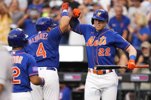 Álvarez homers twice, Mets hold on to beat White Sox 11-10 after