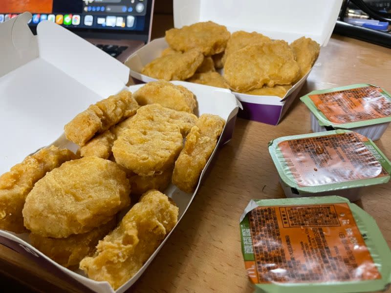 ▲麥當勞雞塊名稱為「麥克雞塊」，點餐時不要再講成「麥脆雞塊」，店員會與「麥脆雞」搞混。（圖/記者張嘉哲拍攝）