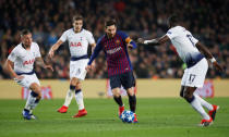 Soccer Football - Champions League - Group Stage - Group B - FC Barcelona v Tottenham Hotspur - Camp Nou, Barcelona, Spain - December 11, 2018 Barcelona's Lionel Messi in action with Tottenham's Toby Alderweireld and Moussa Sissoko REUTERS/Albert Gea