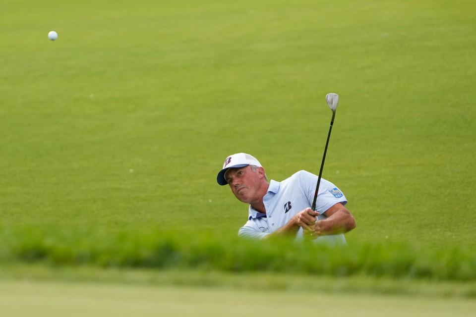 Jun 2, 2022; Dublin, Ohio, USA; Matt Kuchar hits onto the 18th green during the first round of the Memorial Tournament at Muirfield Village Golf Club on June 2, 2022. Mandatory Credit: Adam Cairns-The Columbus Dispatch