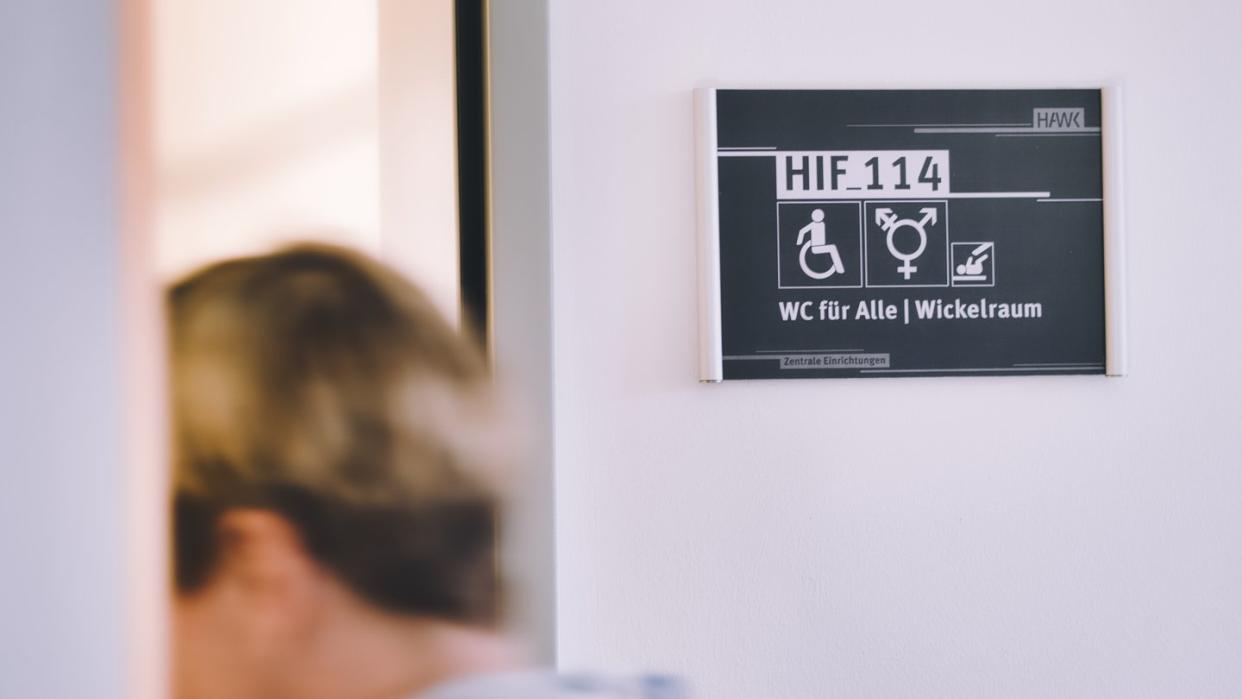 An der Hochschule Hildesheim-Göttingen-Holzminden gibt es insgesamt 17 genderneutrale Toiletten. Das Gleichstellungsbüro hatte die Initiative ergriffen.
