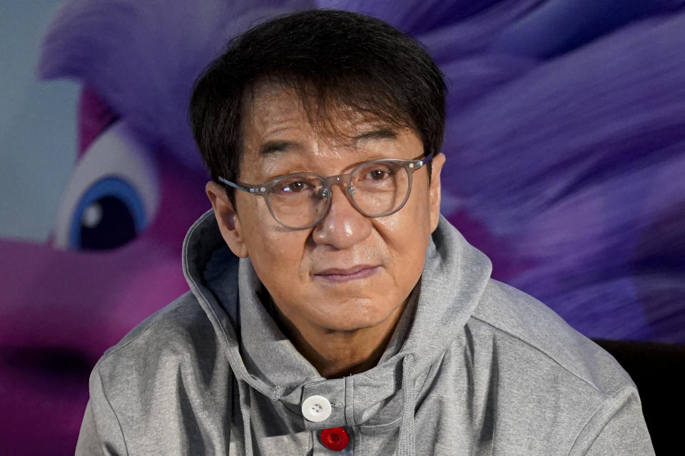 Jackie Chan geht gerade viral - aus zwei verschiedenen Gründen (Bild: Fred Lee/Getty Images)