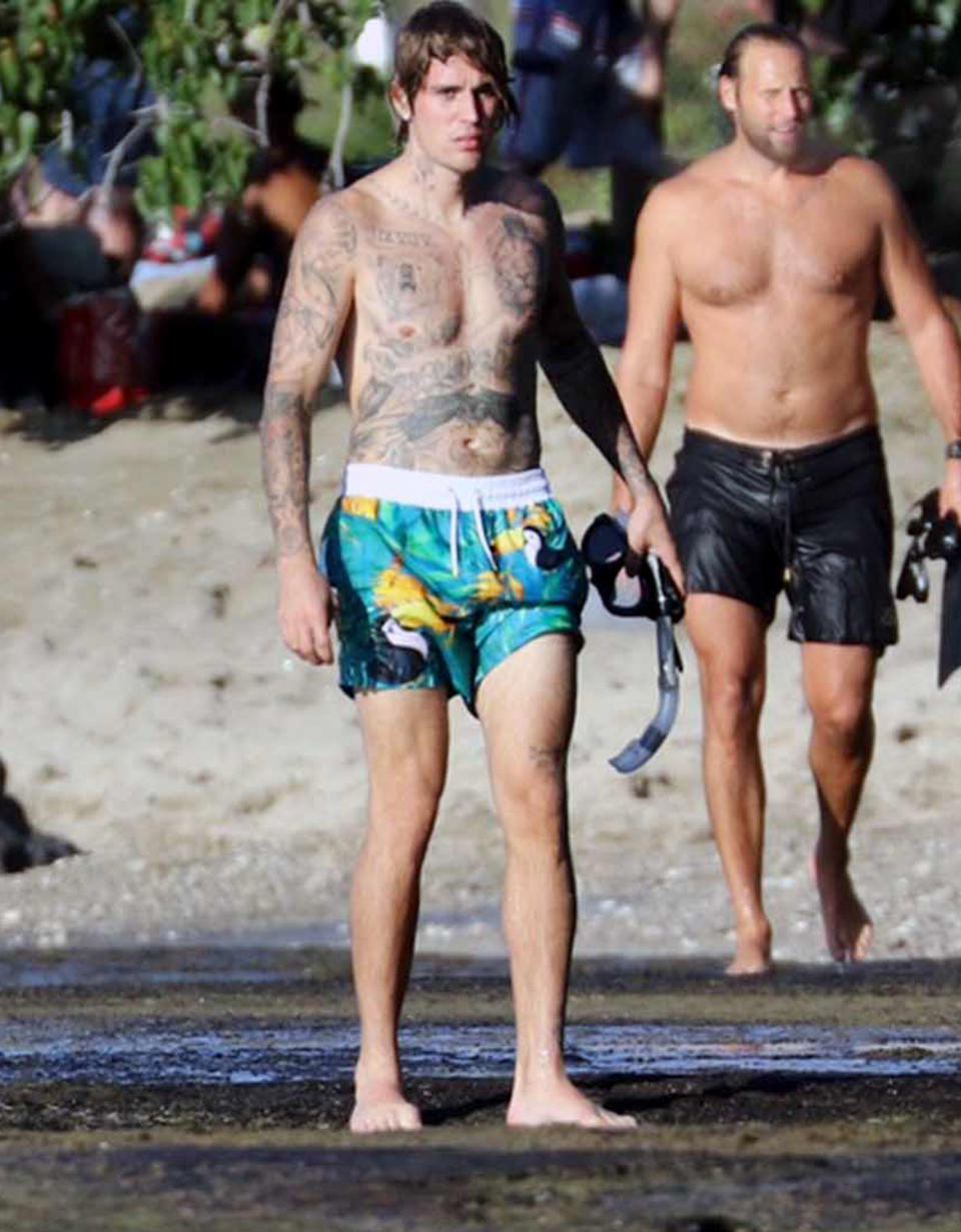 <p>Justin Bieber spends the day in Hawaii, snorkeling and walking the beach on Sunday.</p>