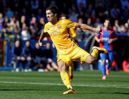 Football Soccer - Levante v Barcelona - Spanish Liga - Ciudad de Valencia Stadium, Valencia, Spain - 7/2/16. Barcelona's Luis Suarez celebrates a goal. REUTERS/Heino Kalis