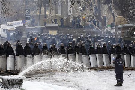 Riot police stand behind their shields near the site of clashes with anti-government protesters in Kiev, January 27, 2014. REUTERS/Vasily Fedosenko