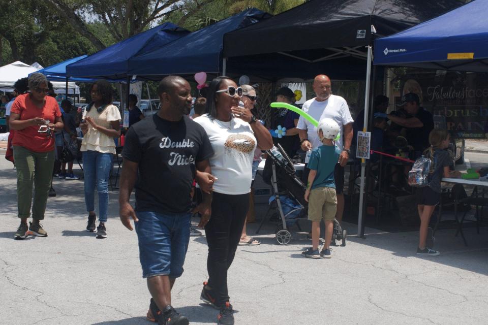 The second annual East Gainesville Backyard Barbecue took place in the parking lot of the Martin Luther King Jr. Multipurpose Center at 1028 NE 14th St. on Saturday. Organizations and business owners networked with residents in the community.
(Credit: Photo by Voleer Thomas/For The Guardian)