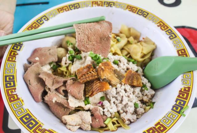 Hill Street Tai Hwa Pork Noodle: One Michelin-Starred Bak Chor Mee That Is  Worth Enduring The Crazy Long Queues At Crawford Lane