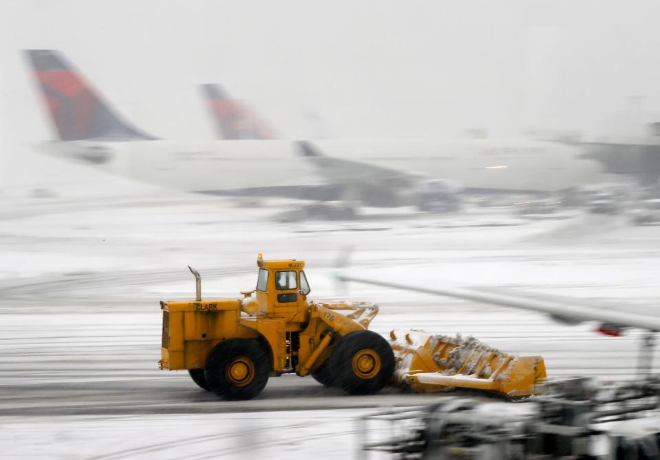Airports that frequently see snow are skilled at keeping runways and taxiways clear – thus keeping the show on the road.