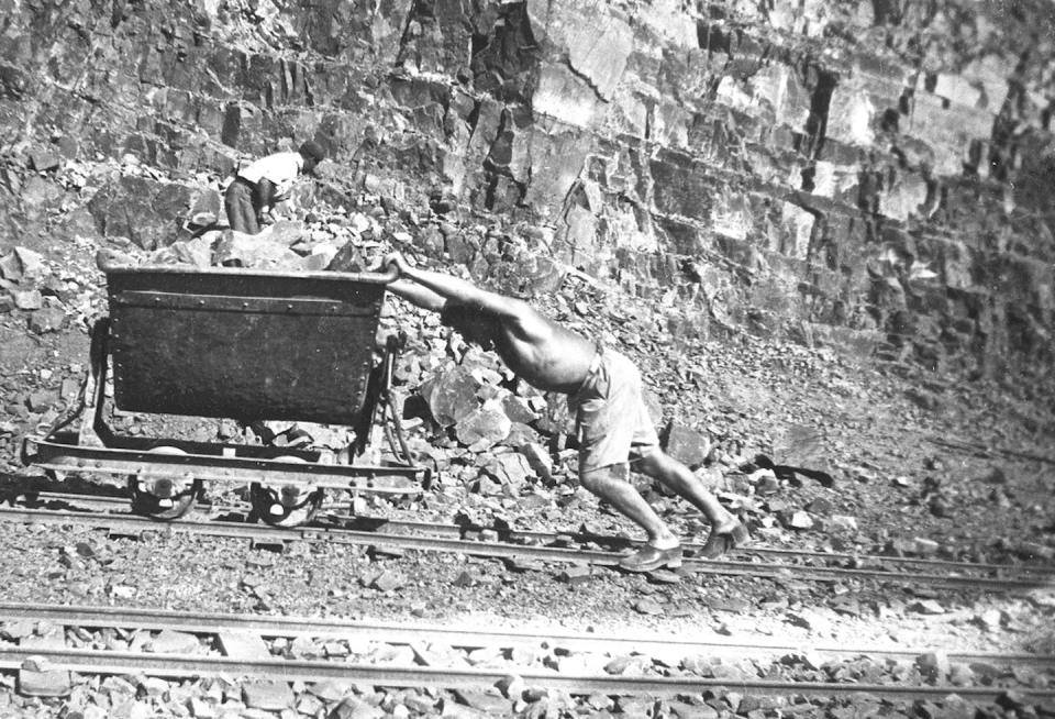 Rosenthal, a German Jewish prisoner, pushes a cart in the stone quarry of the Im Fout labor camp in Morocco. <a href="https://collections.ushmm.org/search/catalog/pa1172894" rel="nofollow noopener" target="_blank" data-ylk="slk:United States Holocaust Memorial Museum;elm:context_link;itc:0;sec:content-canvas" class="link ">United States Holocaust Memorial Museum</a>