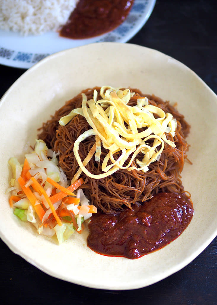 If you love simple flavours, the fried 'mee hoon' is delicious with the vegetables and not overly spicy 'sambal'