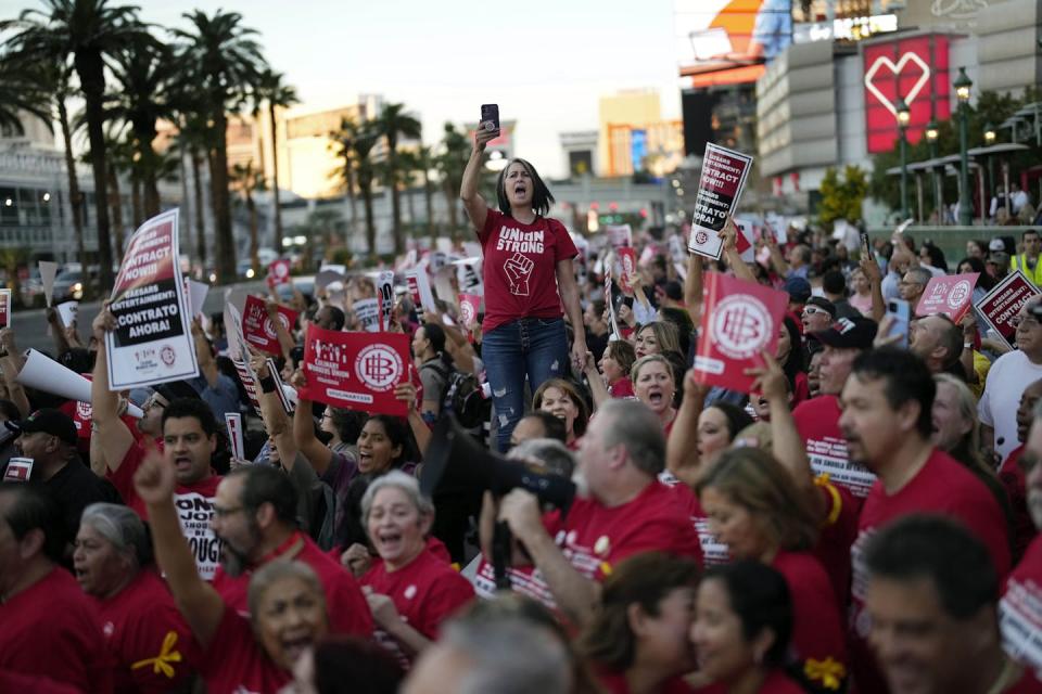 The Culinary Union, whose members are seen here protesting for higher wages in 2023, is Nevada’s largest union and wields significant political power. <a href="https://newsroom.ap.org/detail/CulinaryUnionVegas/3e930a2f3f554106b56b6595eb1e3f6f/photo" rel="nofollow noopener" target="_blank" data-ylk="slk:AP Photo/John Locher;elm:context_link;itc:0;sec:content-canvas" class="link ">AP Photo/John Locher</a>
