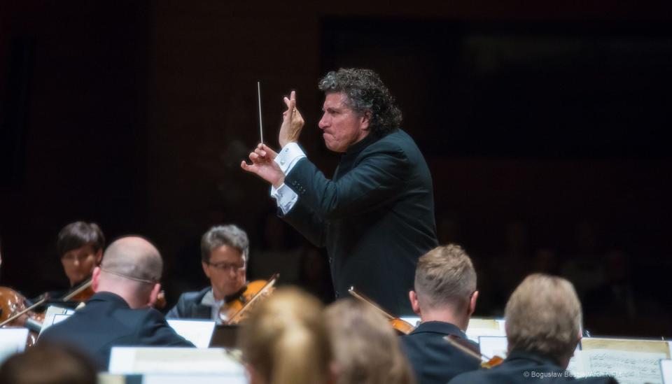 Giancarlo Guerrero, music director of the Nashville Symphony, is the guest conductor of the Sarasota Orchestra Masterworks program “Titans.”