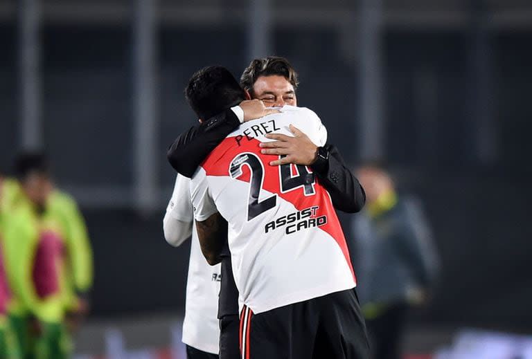 Enzo Pérez y Marcelo Gallardo de River Plate.