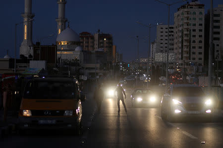 Palestinian Mohammad Al-Sawalhe, 23, a member of Gaza Skating Team, rollerblades on a street in Gaza City March 8, 2019. REUTERS/Mohammed Salem