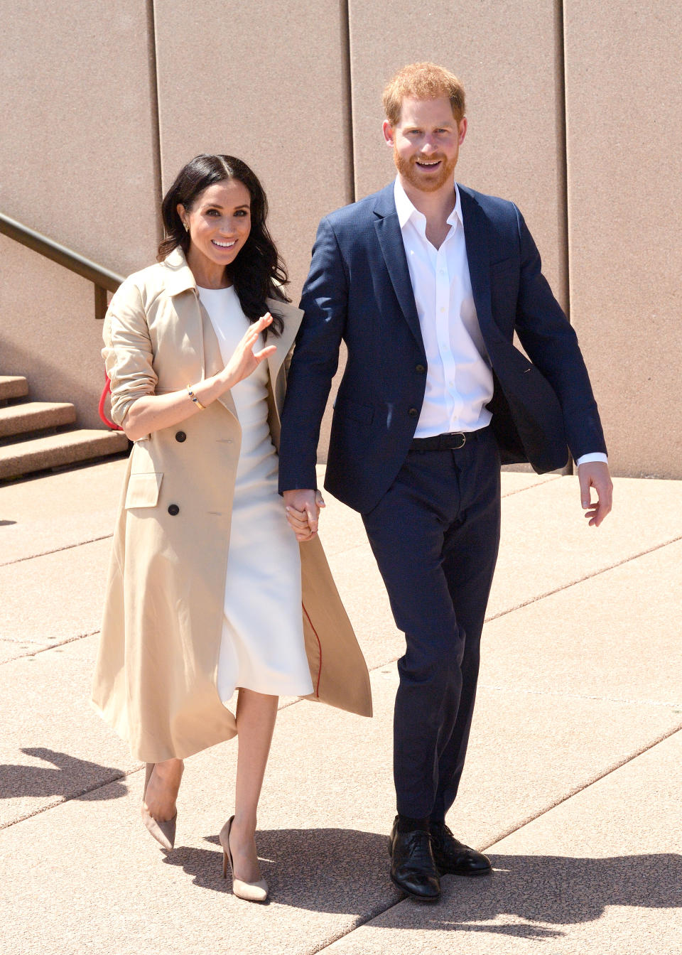  Prince Harry, Duke of Sussex and Meghan, Duchess of Sussex meet members of the public outside the Sydney Opera House on October 16, 2018 in Sydney, Australia. 