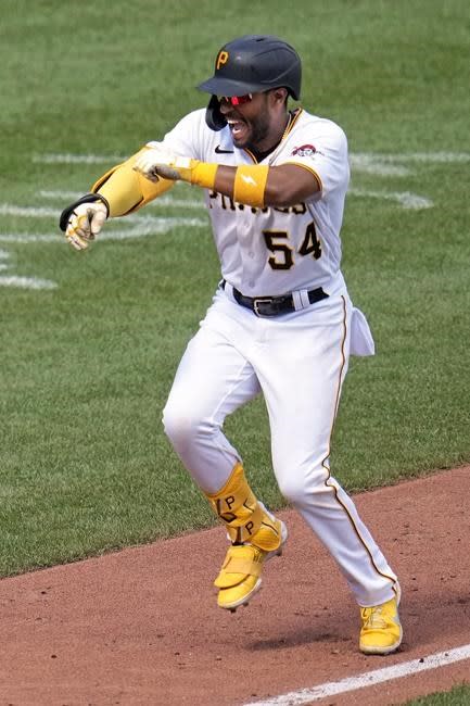 Palacios celebrates his birthday with a 2-run walkoff homer