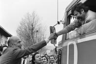 <p>Valéry Giscard d'Estaing fait campagne à Marseille pour soutenir Jean-Claude Gaudin aux élections municipales, en février 1983.</p>